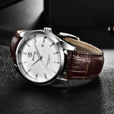 Montre d'affaires de luxe sophistiquée
