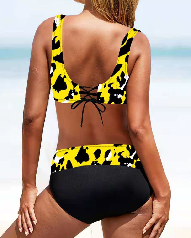 Eva - Bikini Coloré et Joyeux