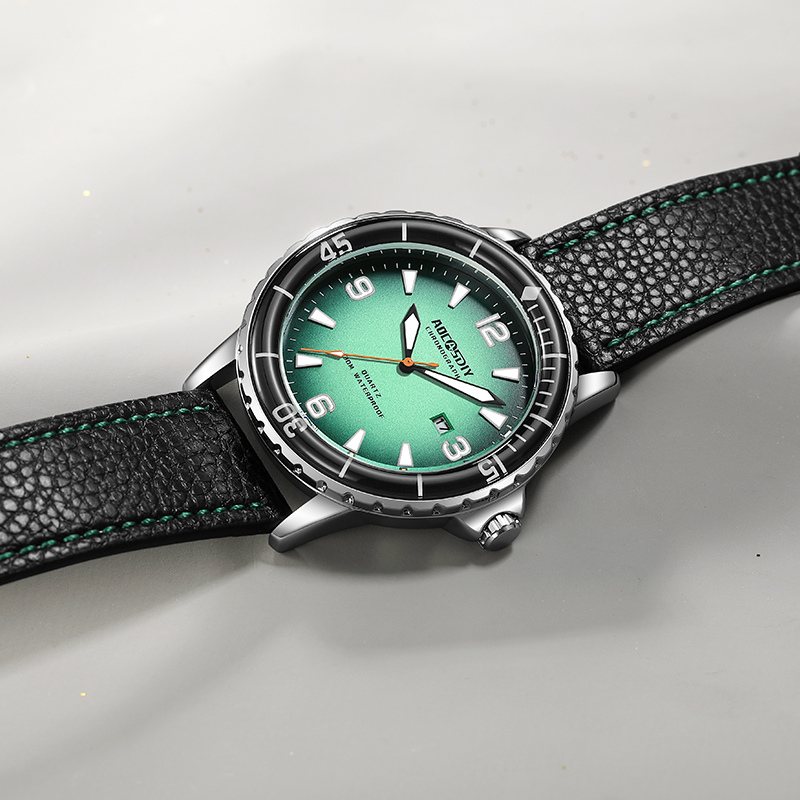 Montre décontractée avec bracelet en cuir
