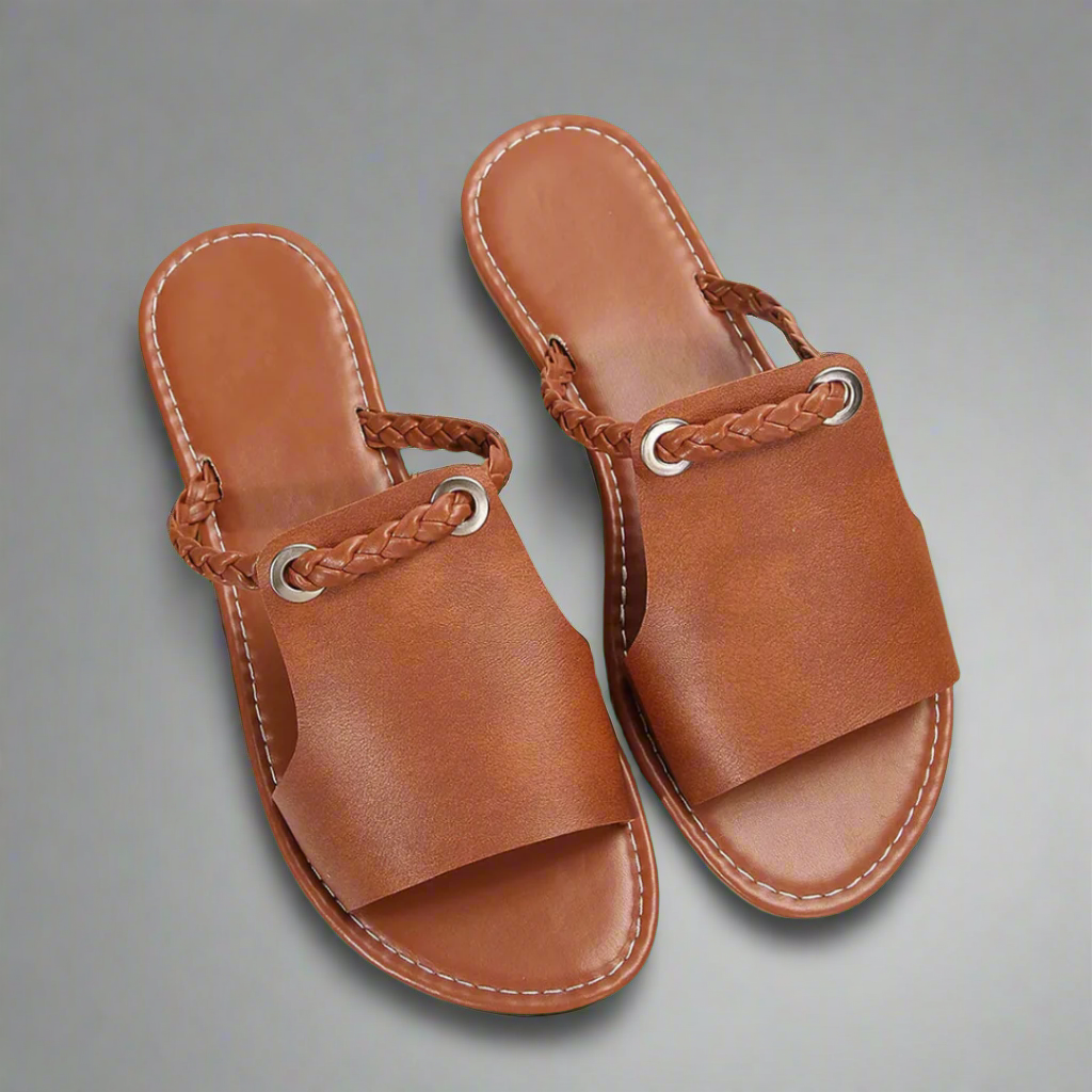 Katelina | Chaussons plats en matériau premium