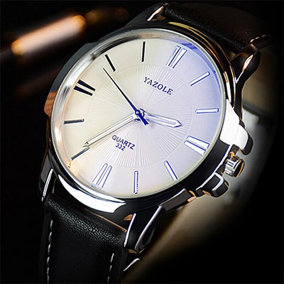 Montre de Luxe en Verre Bleu et Cuir