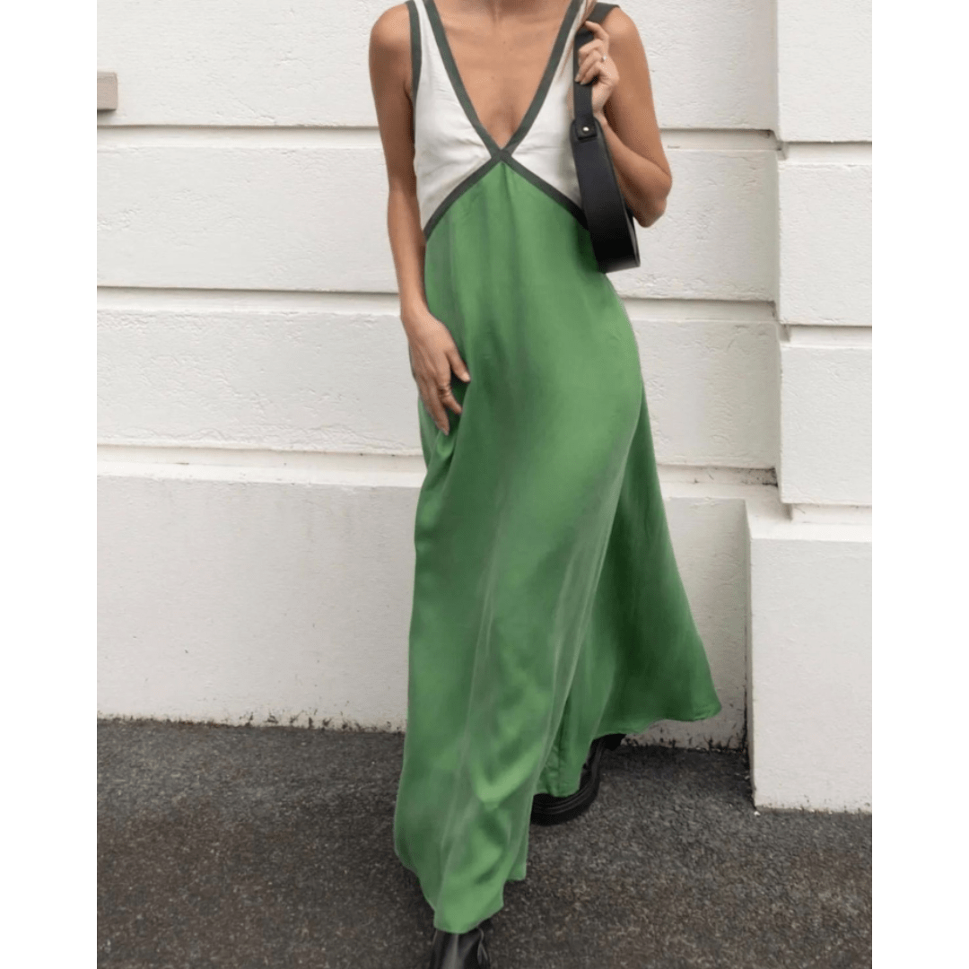 RENATA | ROBE AVEC COL EN V