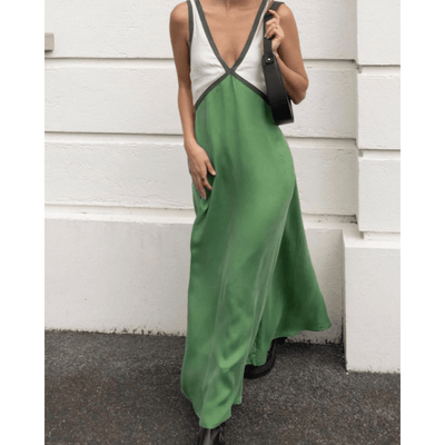 RENATA | ROBE AVEC COL EN V