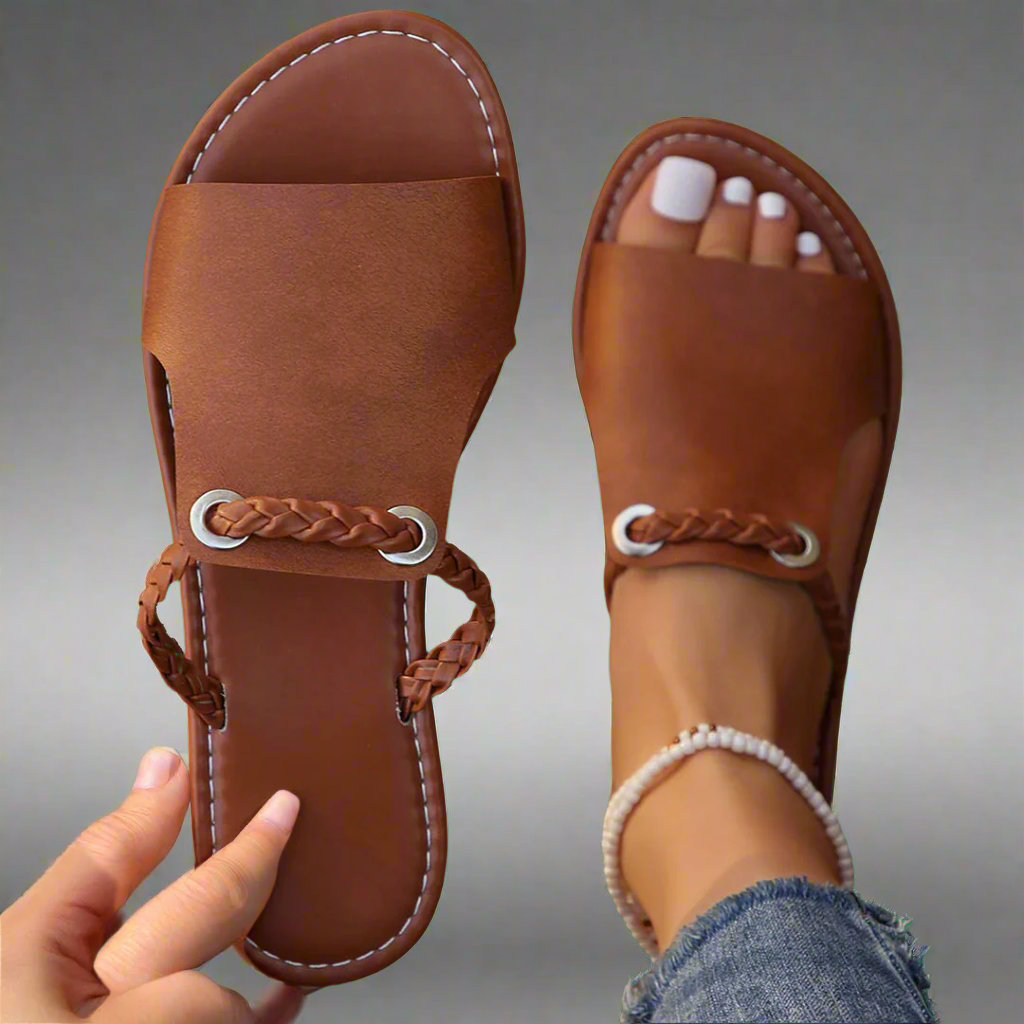 Katelina | Chaussons plats en matériau premium