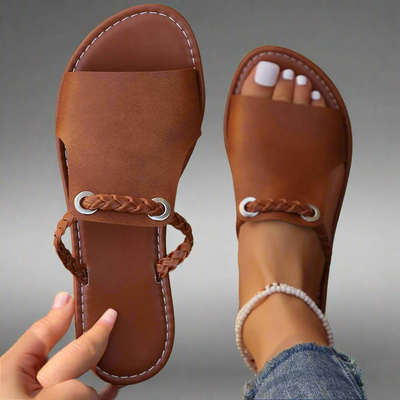 Katelina | Chaussons plats en matériau premium