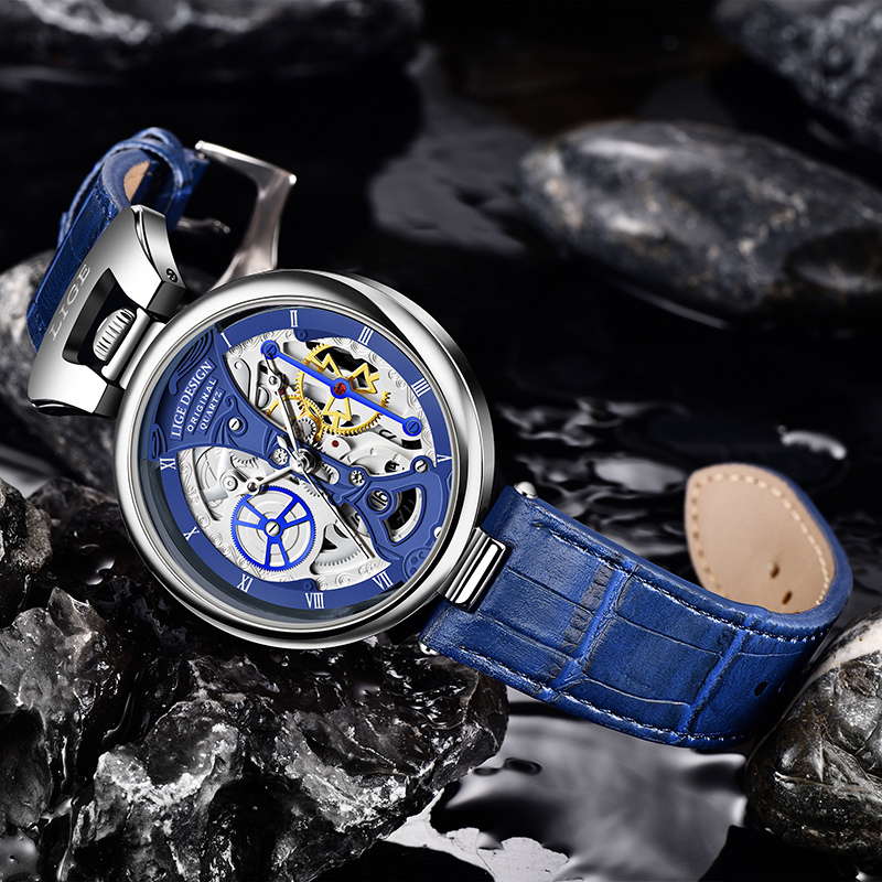 Montre d'affaires creuse à la mode