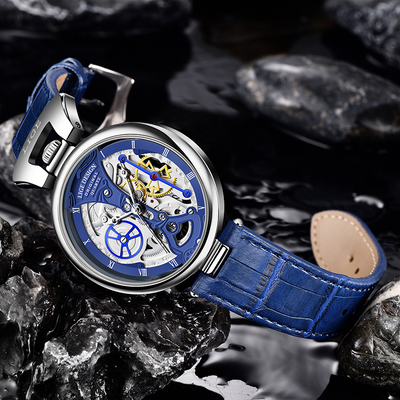 Montre d'affaires creuse à la mode