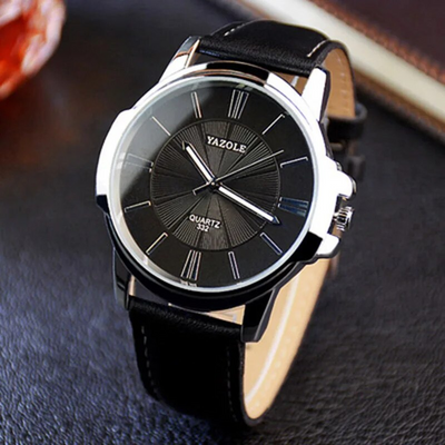 Montre de Luxe en Verre Bleu et Cuir