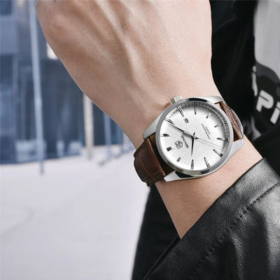 Montre d'affaires de luxe sophistiquée