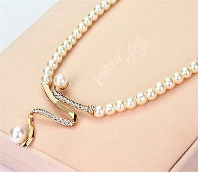 Ensemble de Collier de Perles Naturelles + Boucles d'Oreilles