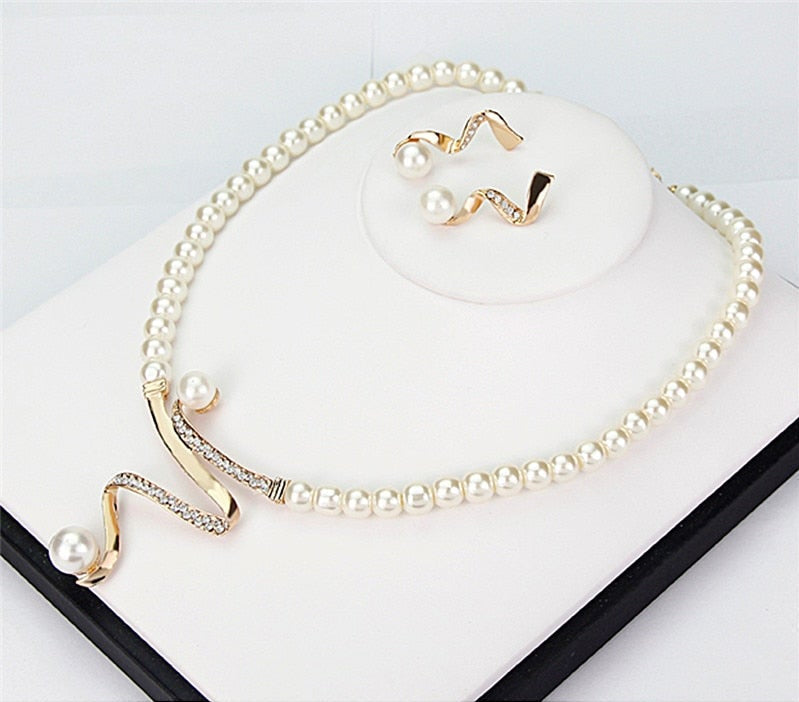 Ensemble de Collier de Perles Naturelles + Boucles d'Oreilles