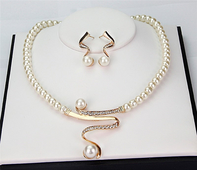 Ensemble de Collier de Perles Naturelles + Boucles d'Oreilles