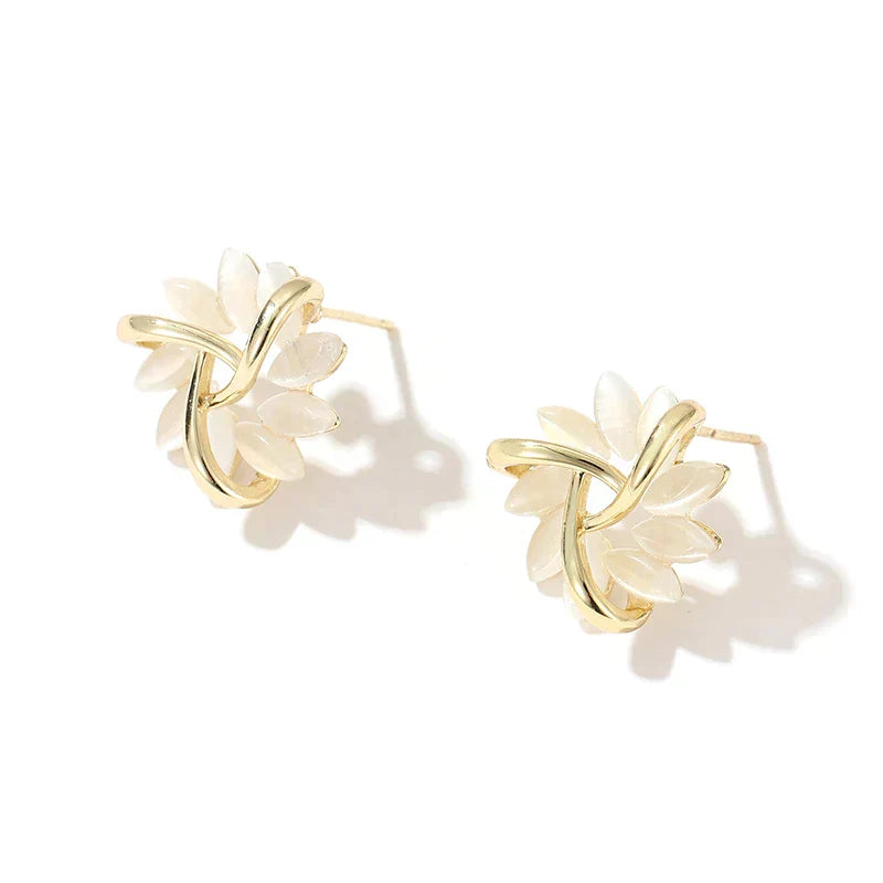 Boucles d'Oreilles Créoles en Or avec Pétales d'Opale