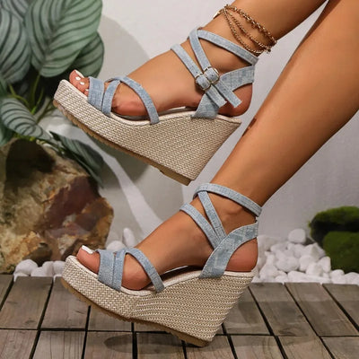 Sandales à talon compensé en denim
