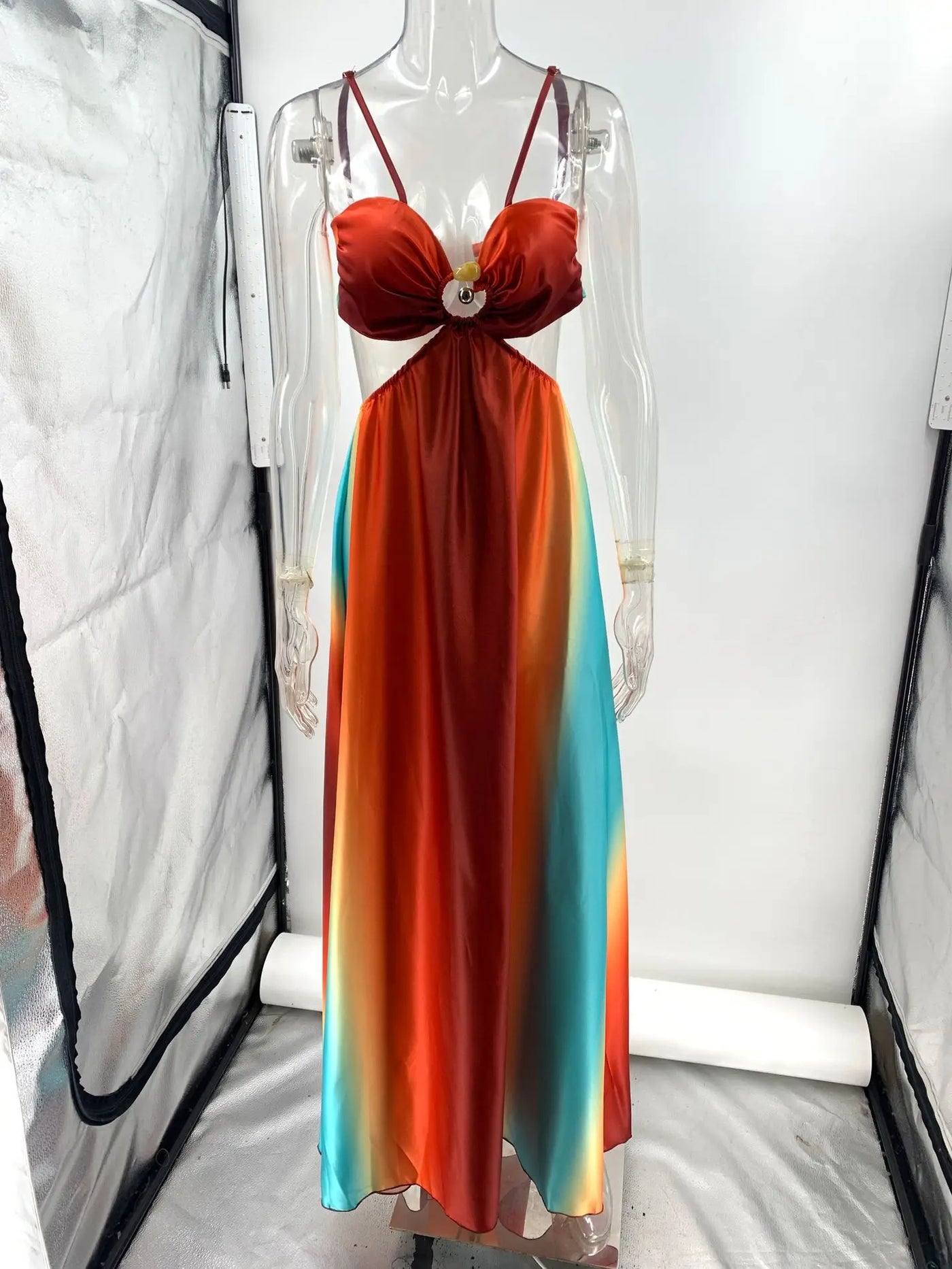 Kira | Robe Maxi en Satin avec Devant Noué