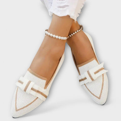 Chaussures plates pour femmes avec un design noué