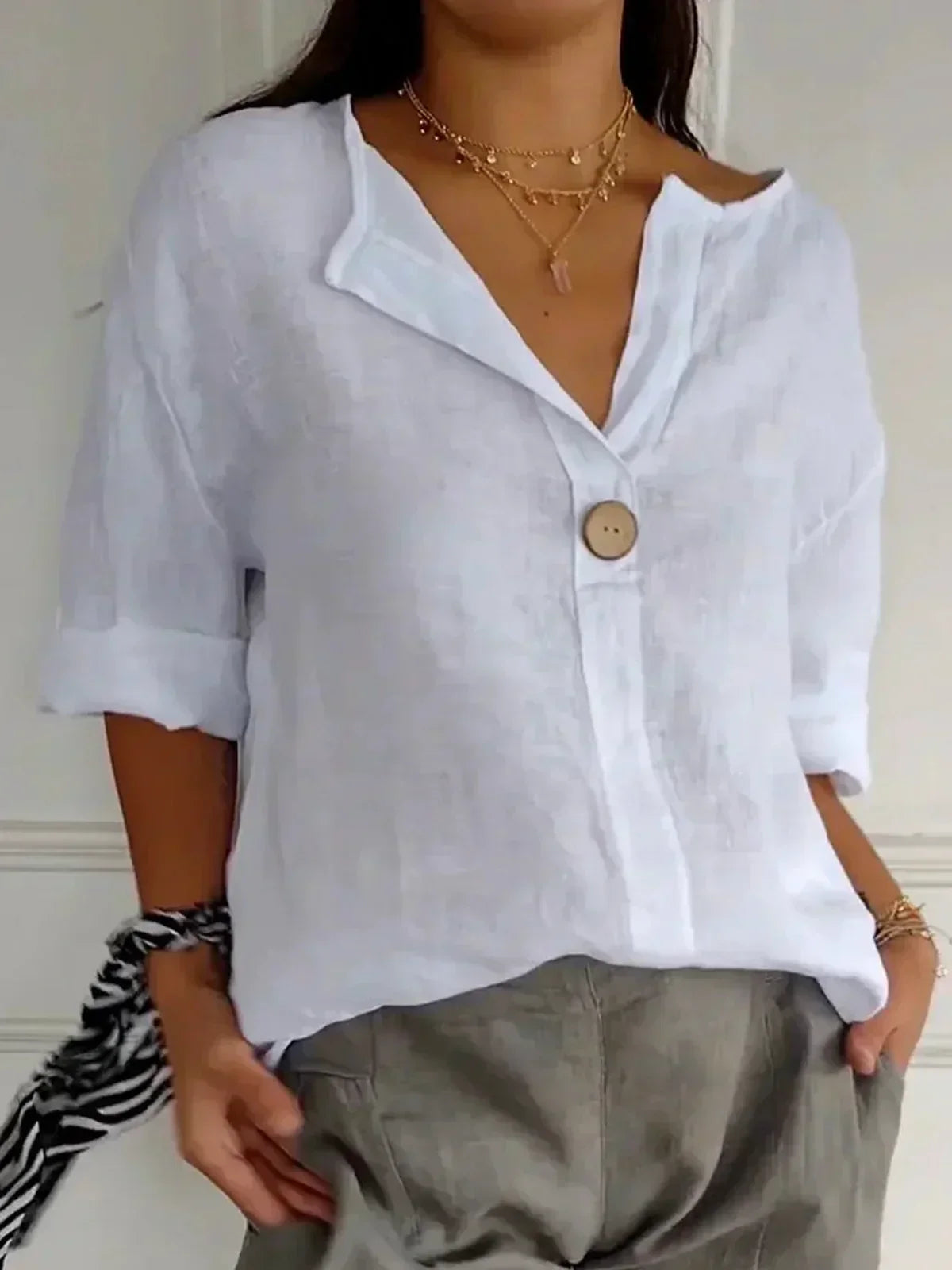 Angela™ | Blouse décontractée à col en V