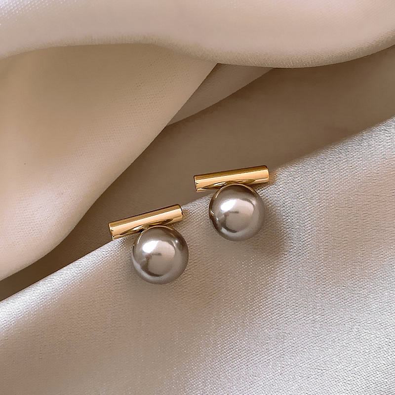 Boucles d'Oreilles Élégantes en Perles Sombres en Or