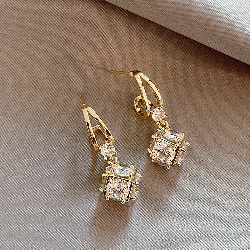 Boucles d'Oreilles Élégantes en Zircon Cubique en Or