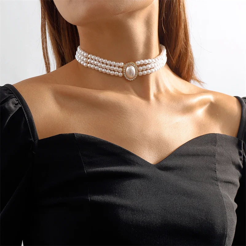 Collier Élégant en Triple Perle