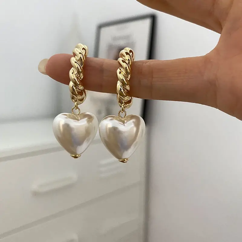 Boucles d'Oreilles Élégantes en Perles en Forme de Cœur