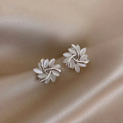 Boucles d'Oreilles Créoles en Or avec Pétales d'Opale