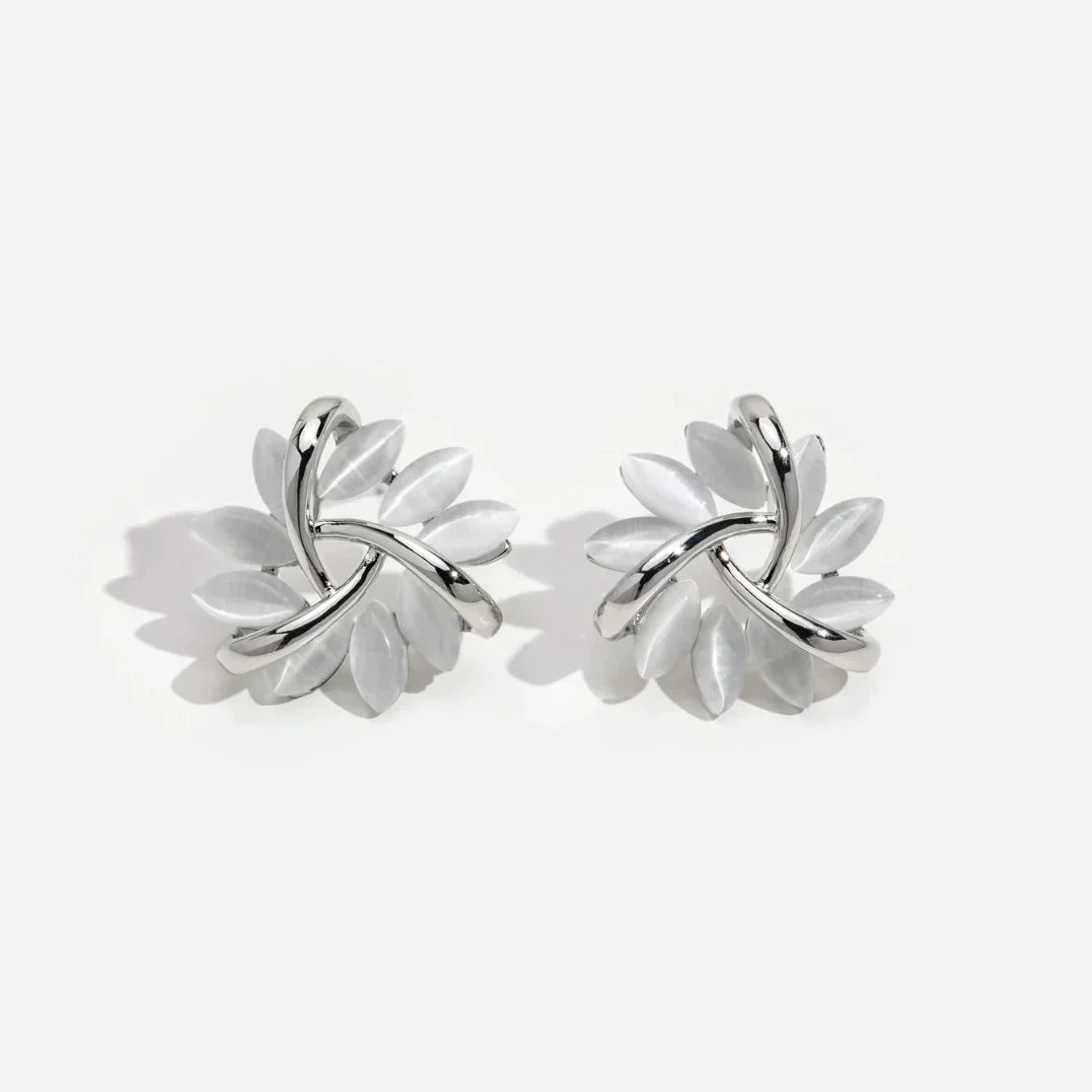 Boucles d'Oreilles Créoles en Or avec Pétales d'Opale
