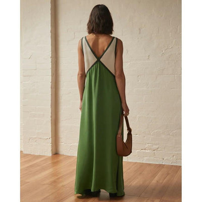 RENATA | ROBE AVEC COL EN V